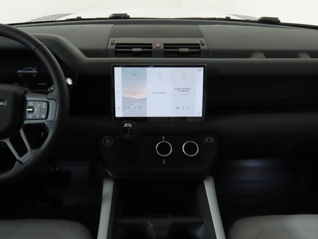 2025 Land Rover Defender 110 S photo 12
