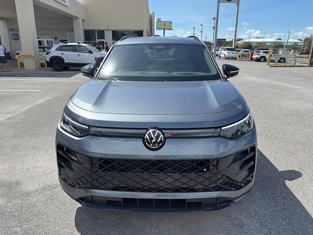 2025 Volkswagen Tiguan SE R-Line Black photo 2