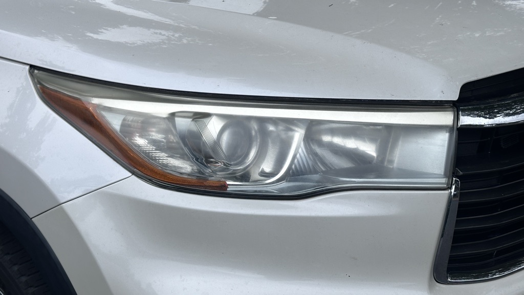 2016 Toyota Highlander Limited Platinum photo 2