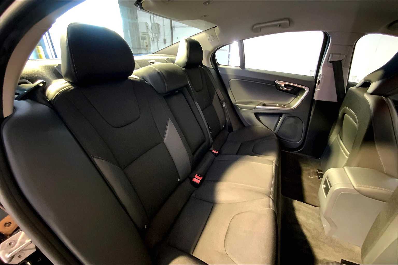 2015 Volvo S60 T5 Drive-E photo 18