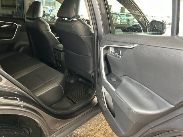 2022 Toyota RAV4 XLE Premium photo 18