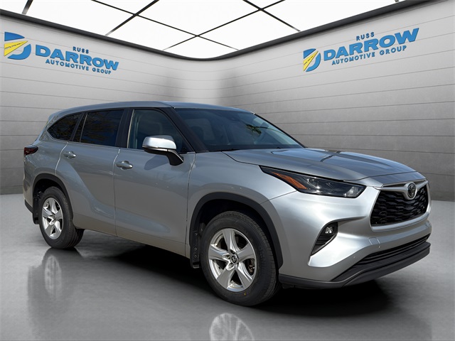 2024 Toyota Highlander LE photo 3