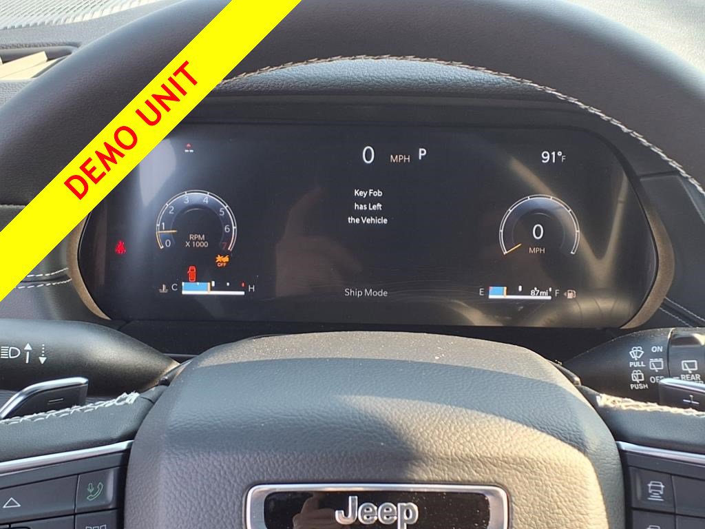 2025 Jeep Grand Cherokee Laredo X photo 11