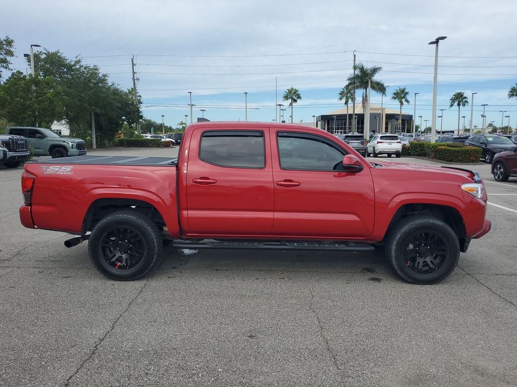 2022 Toyota Tacoma SR5 photo 10