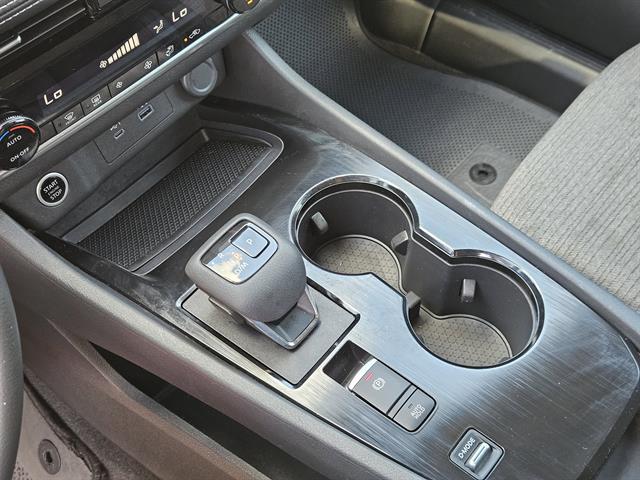 2022 Nissan Rogue SV photo 14