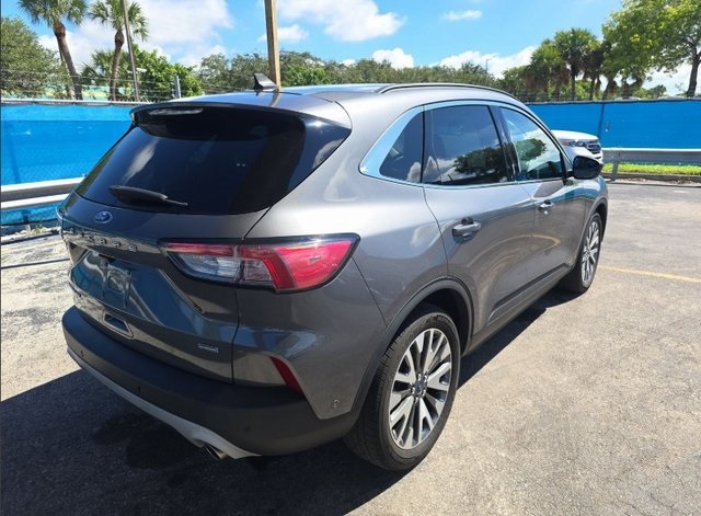 2021 Ford Escape Hybrid Titanium photo 3