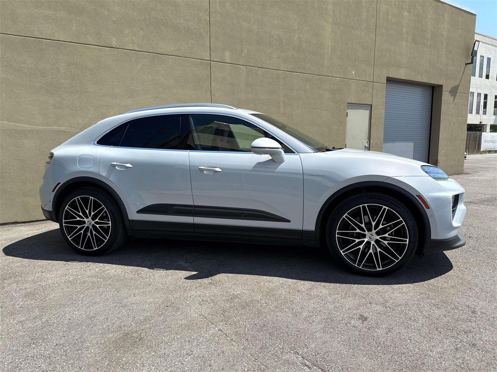 2024 Porsche Macan Electric 4 photo 8