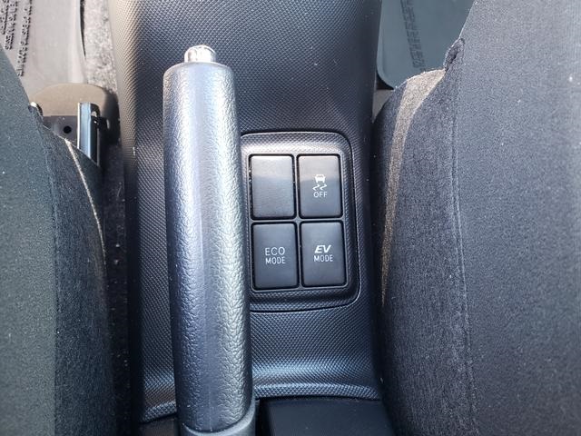 2018 Toyota Prius C Four photo 24