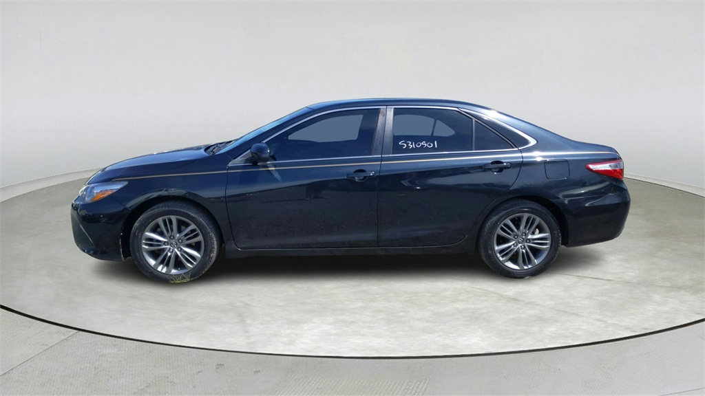 2015 Toyota Camry SE photo 4