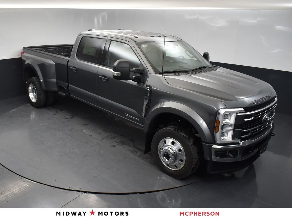 2026 Ford F-450 Super Duty XLT's photo