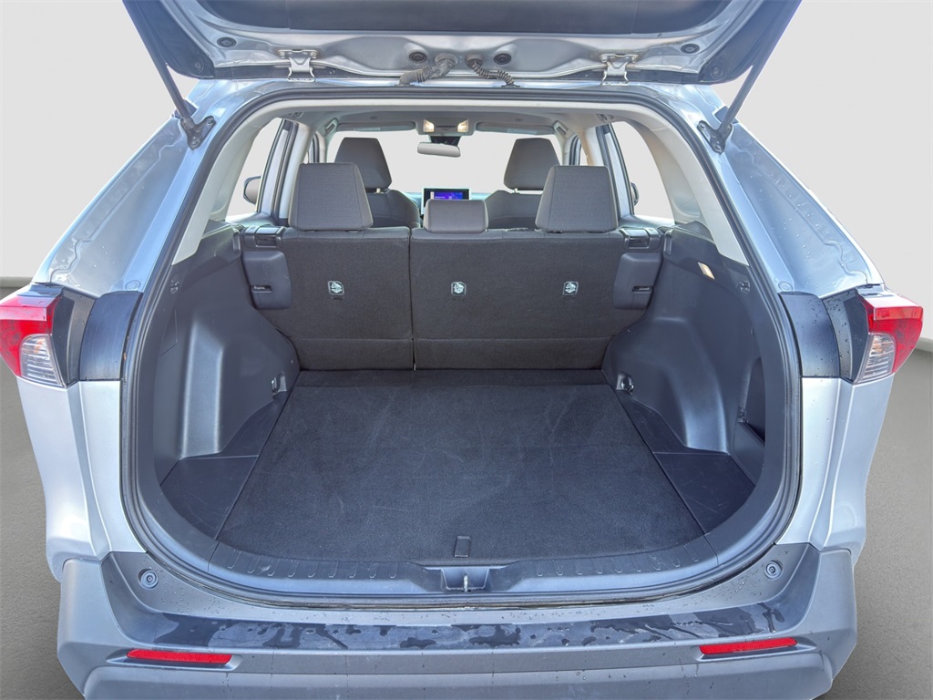 2024 Toyota RAV4 LE photo 20