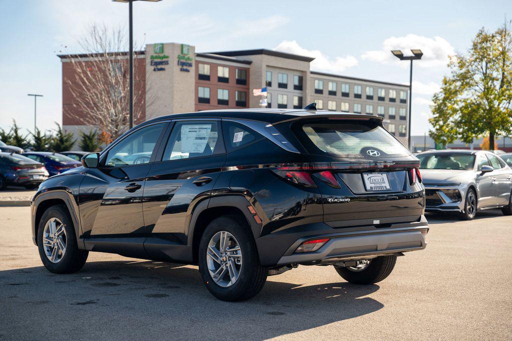 2025 Hyundai Tucson SE photo 4