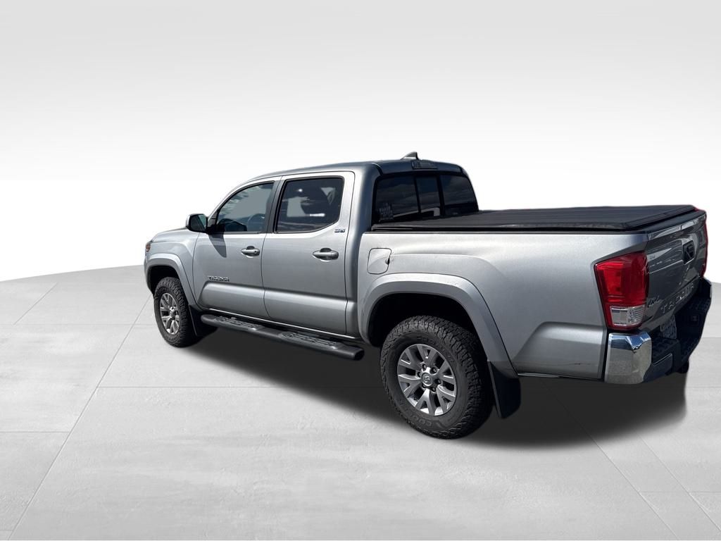 2017 Toyota Tacoma SR5 photo 4