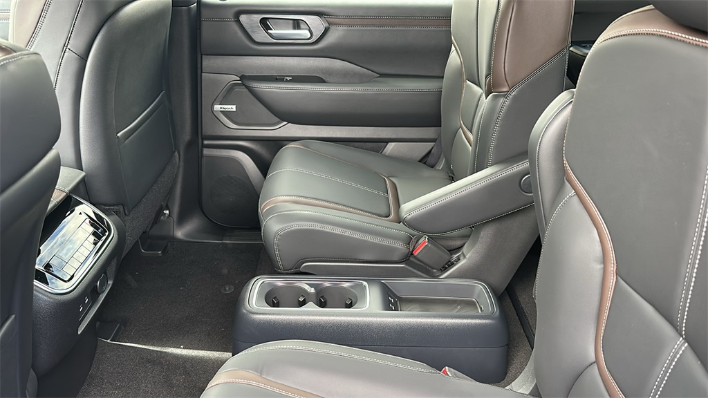2025 Nissan Armada SL photo 24