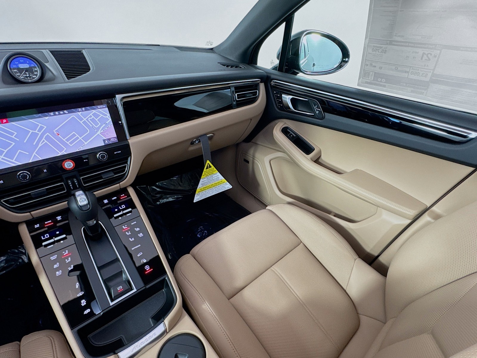 2025 Porsche Macan T photo 22