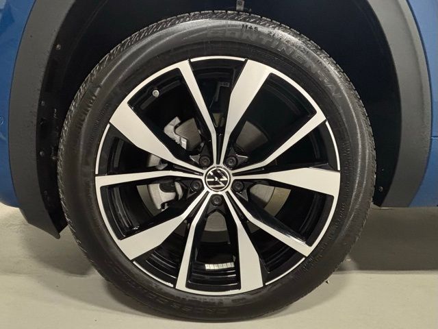 2025 Volkswagen Atlas Cross Sport SEL Premium R-Line photo 12