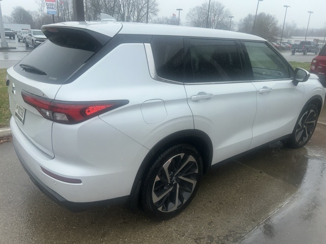 2022 Mitsubishi Outlander ES photo 4