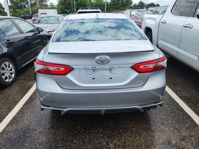 2019 Toyota Camry SE photo 5