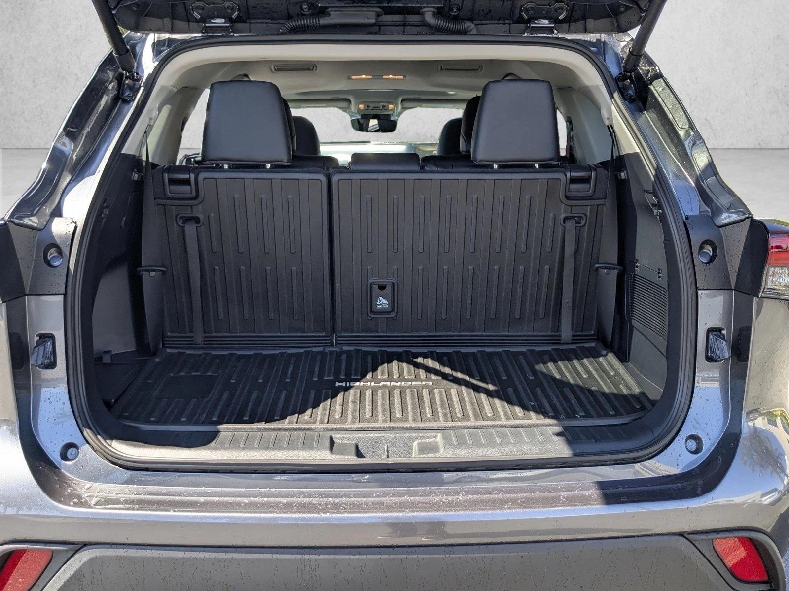 2024 Toyota Highlander Hybrid XLE photo 3