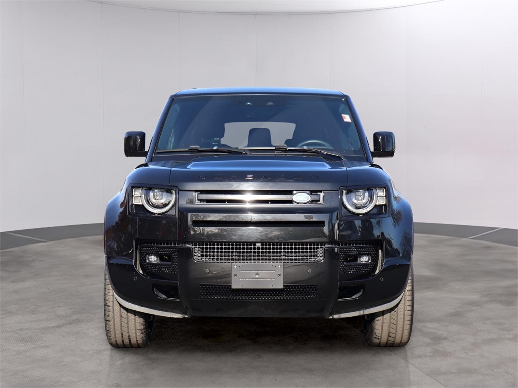 2024 Land Rover Defender 130 X-Dynamic SE photo 2