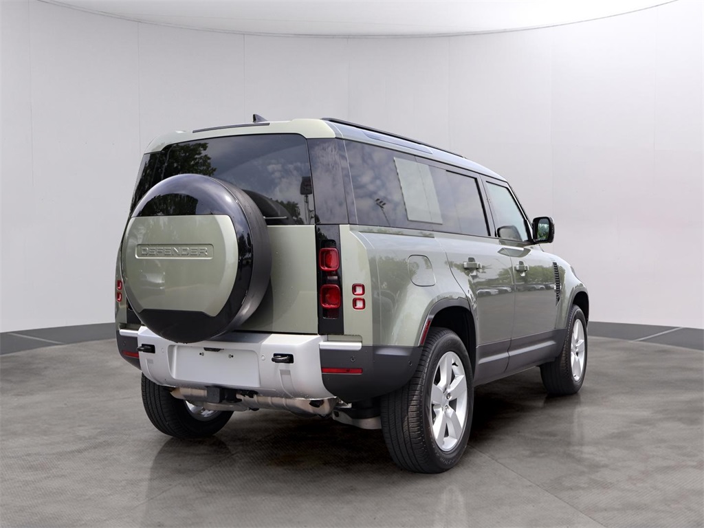 2025 Land Rover Defender 110 S photo 4