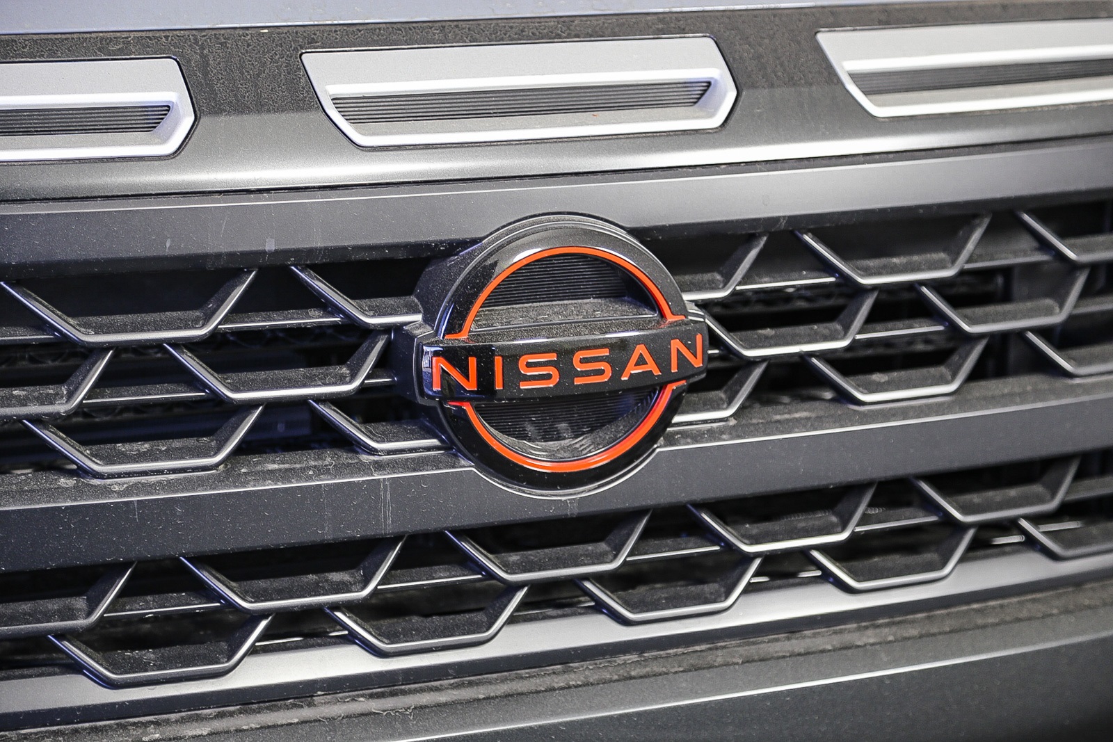 2025 Nissan Frontier Crew Cab PRO-4X photo 3