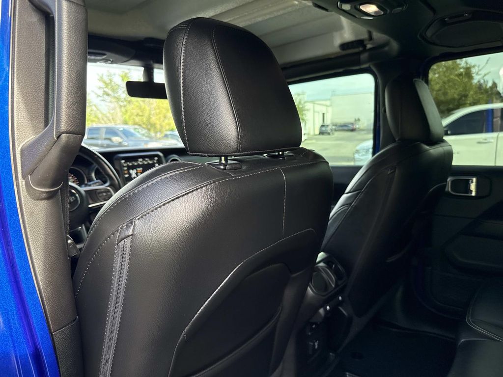 2018 Jeep Wrangler Unlimited Sahara photo 11