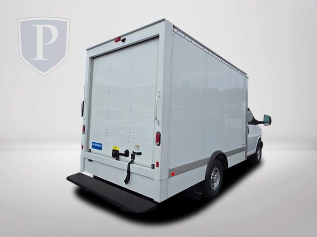 2024 Chevrolet Express Cutaway 3500 photo 3