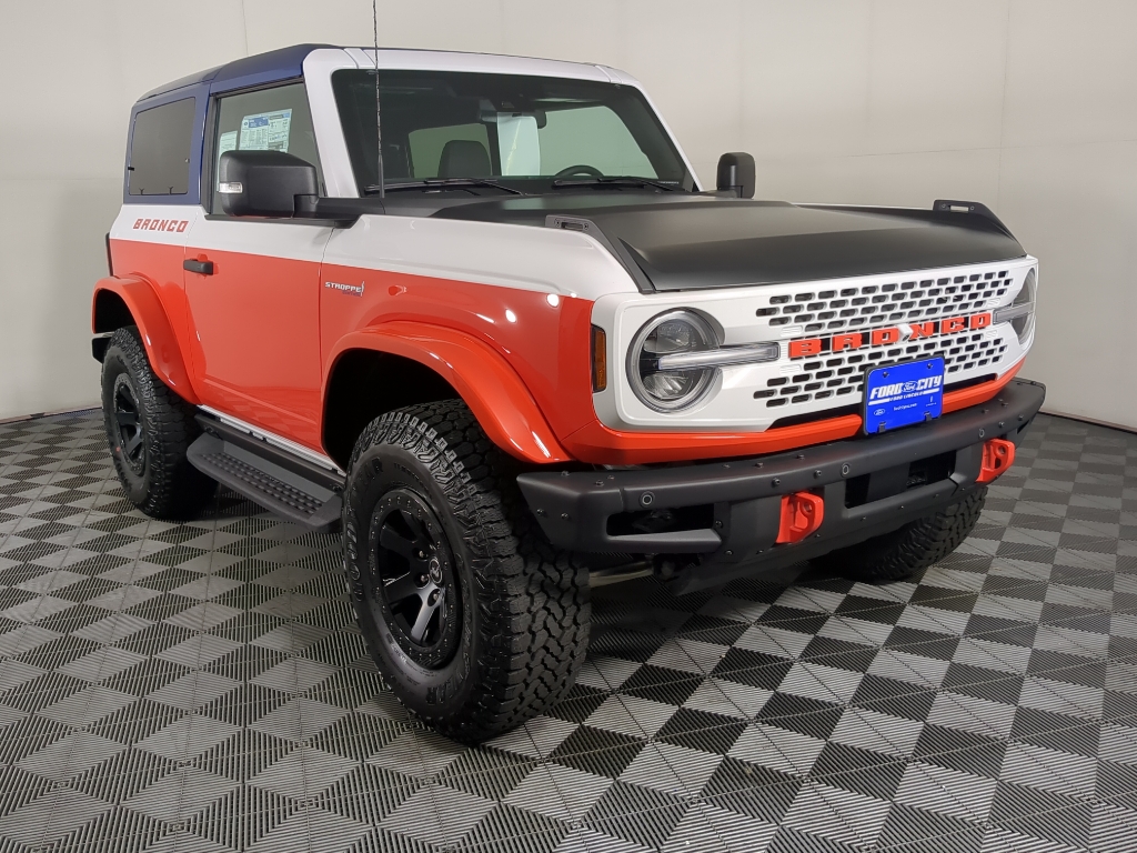 2025 Ford Bronco First Edition photo 3