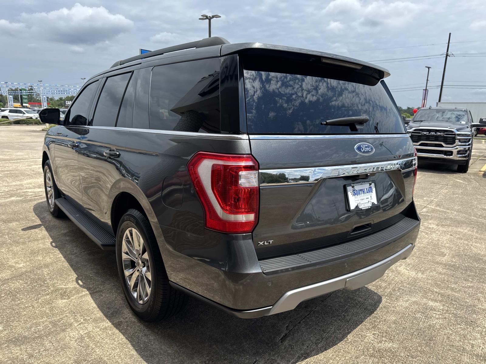 2019 Ford Expedition XLT photo 4