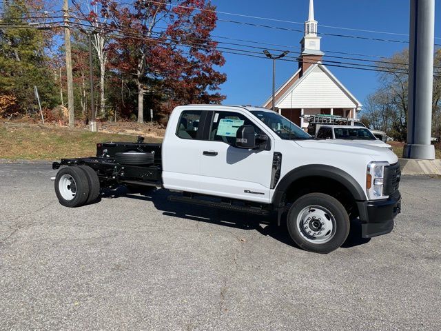 2026 Ford F-550 photo 2