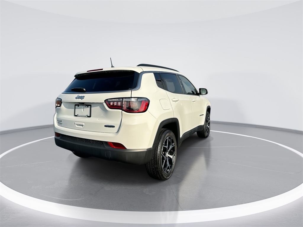 2024 Jeep Compass Latitude photo 7