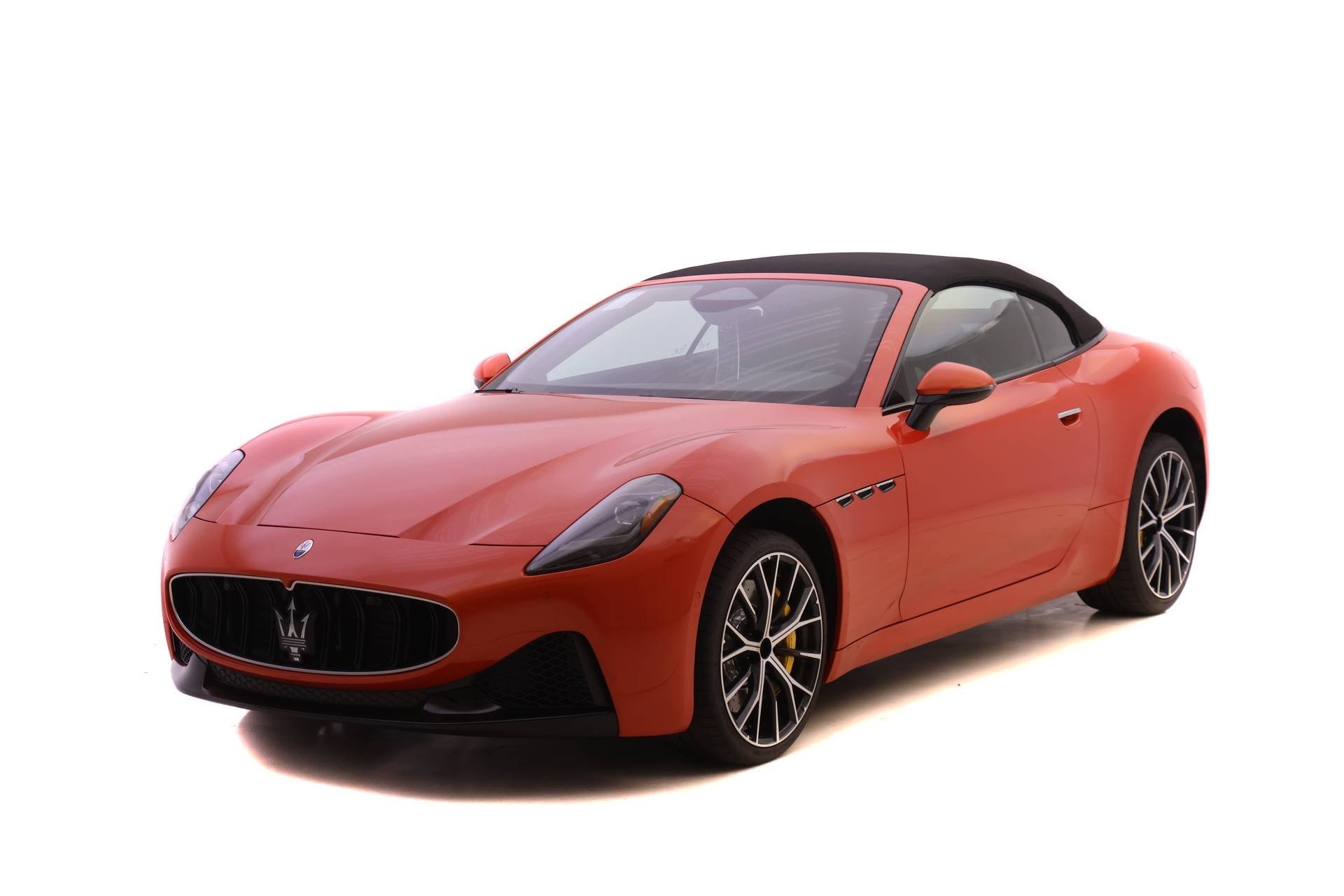 2025 Maserati Grancabrio photo 3