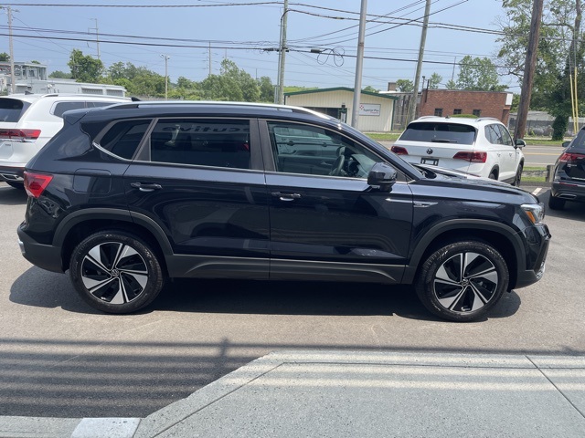 2024 Volkswagen Taos SE photo 4