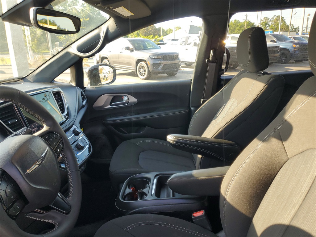 2024 Chrysler Pacifica Touring photo 14