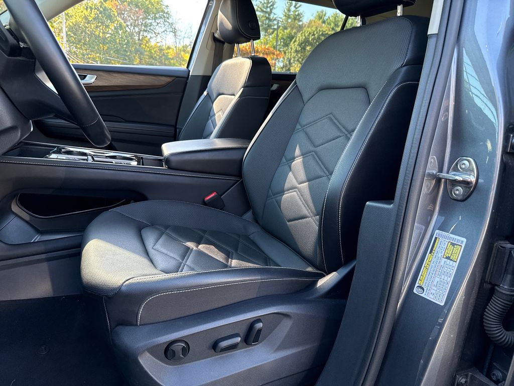 2024 Volkswagen Atlas SE Technology photo 3