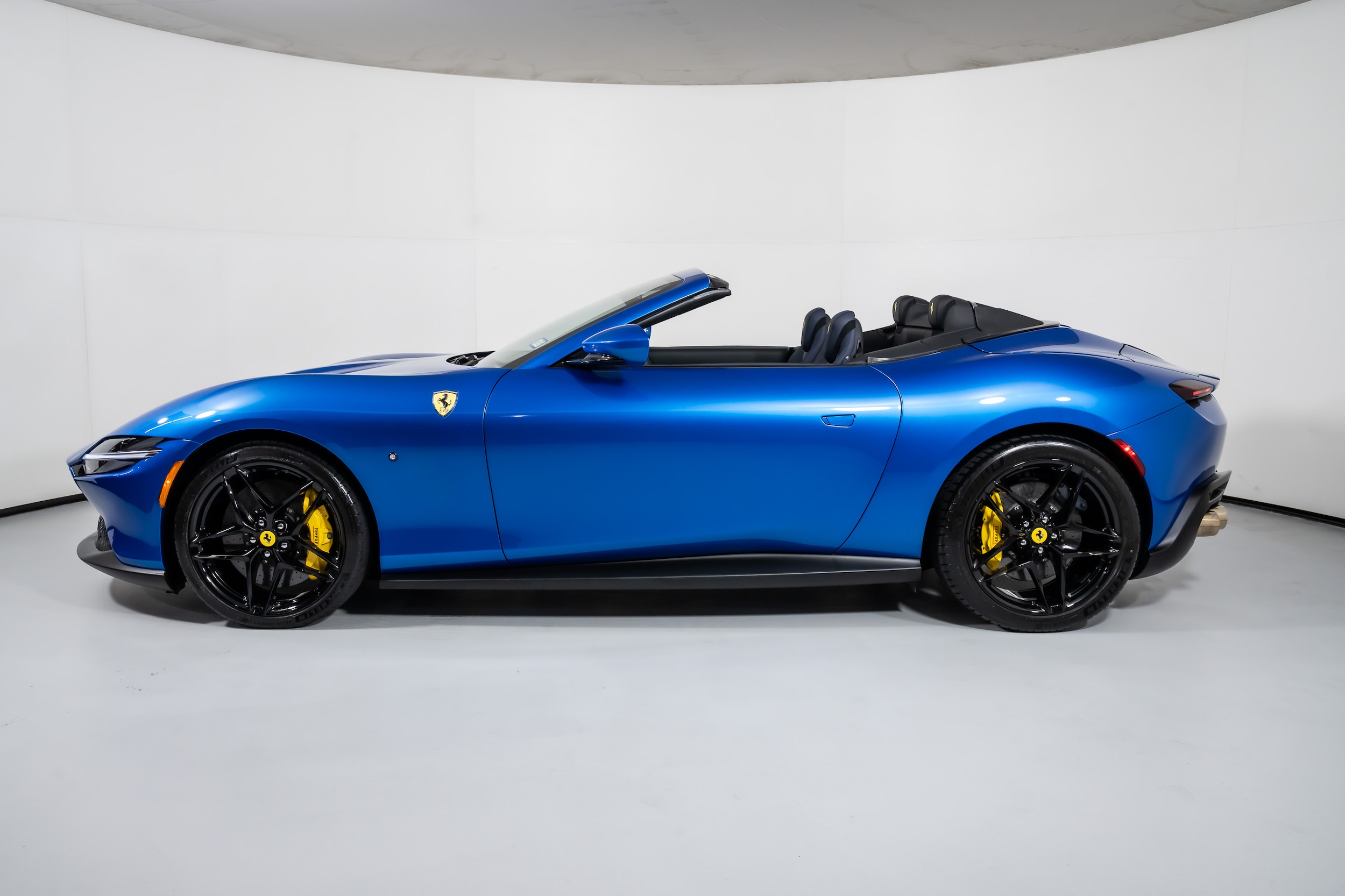 2025 Ferrari Roma Spider photo 3