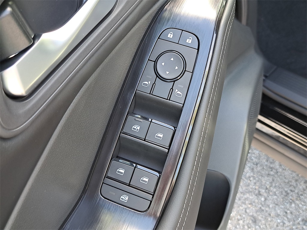 2026 Nissan Rogue SV photo 21