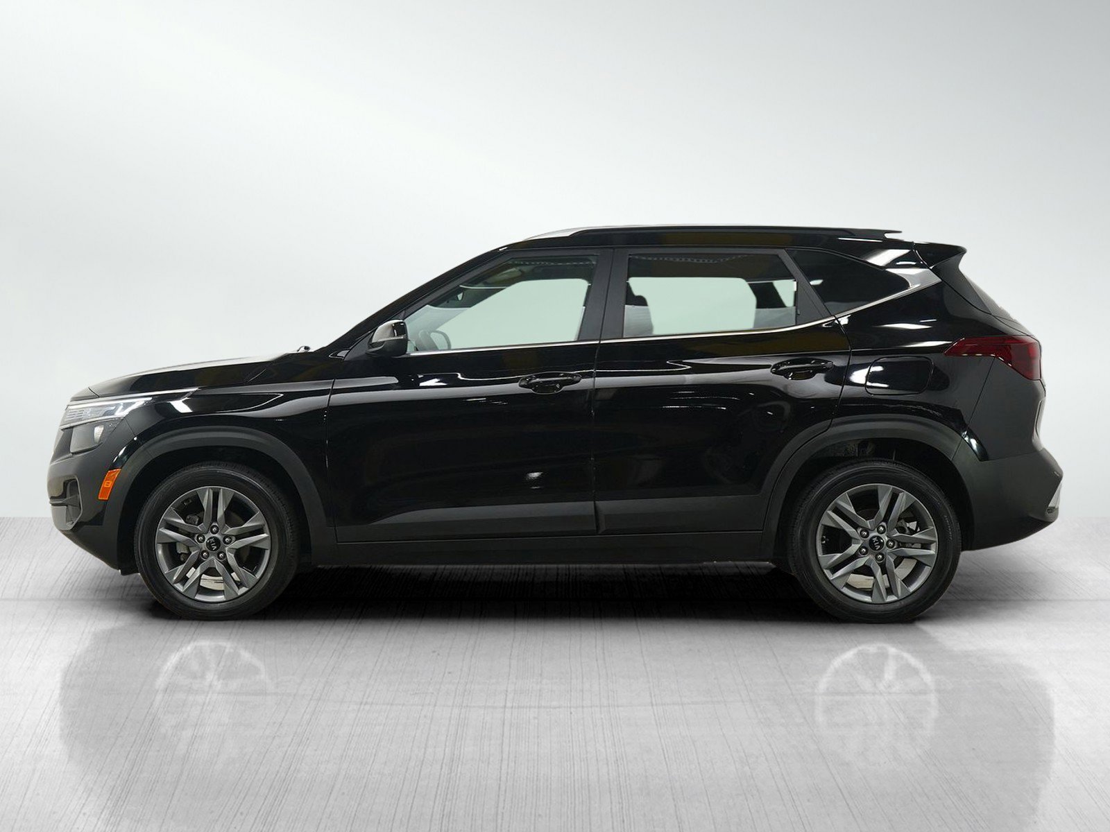 Used 2021 Kia Seltos S with VIN KNDEU2AA2M7173030 for sale in Bloomington, Minnesota