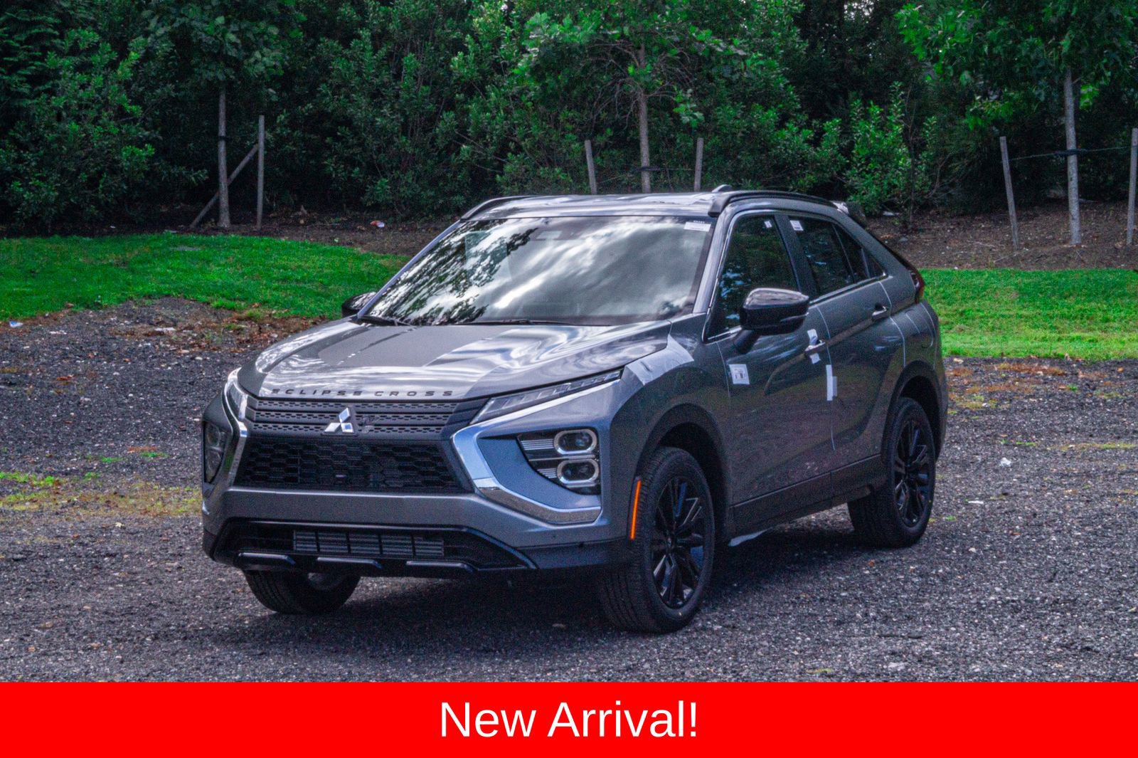2025 Mitsubishi Eclipse Cross LE's photo
