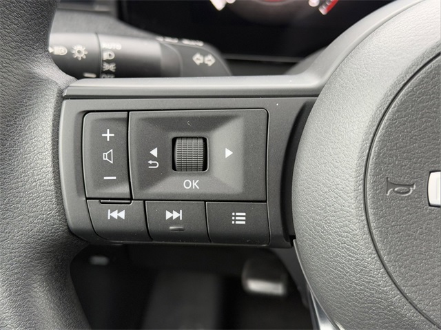2025 Nissan Kicks SV photo 6