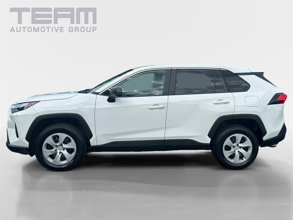 2024 Toyota RAV4 LE photo 4