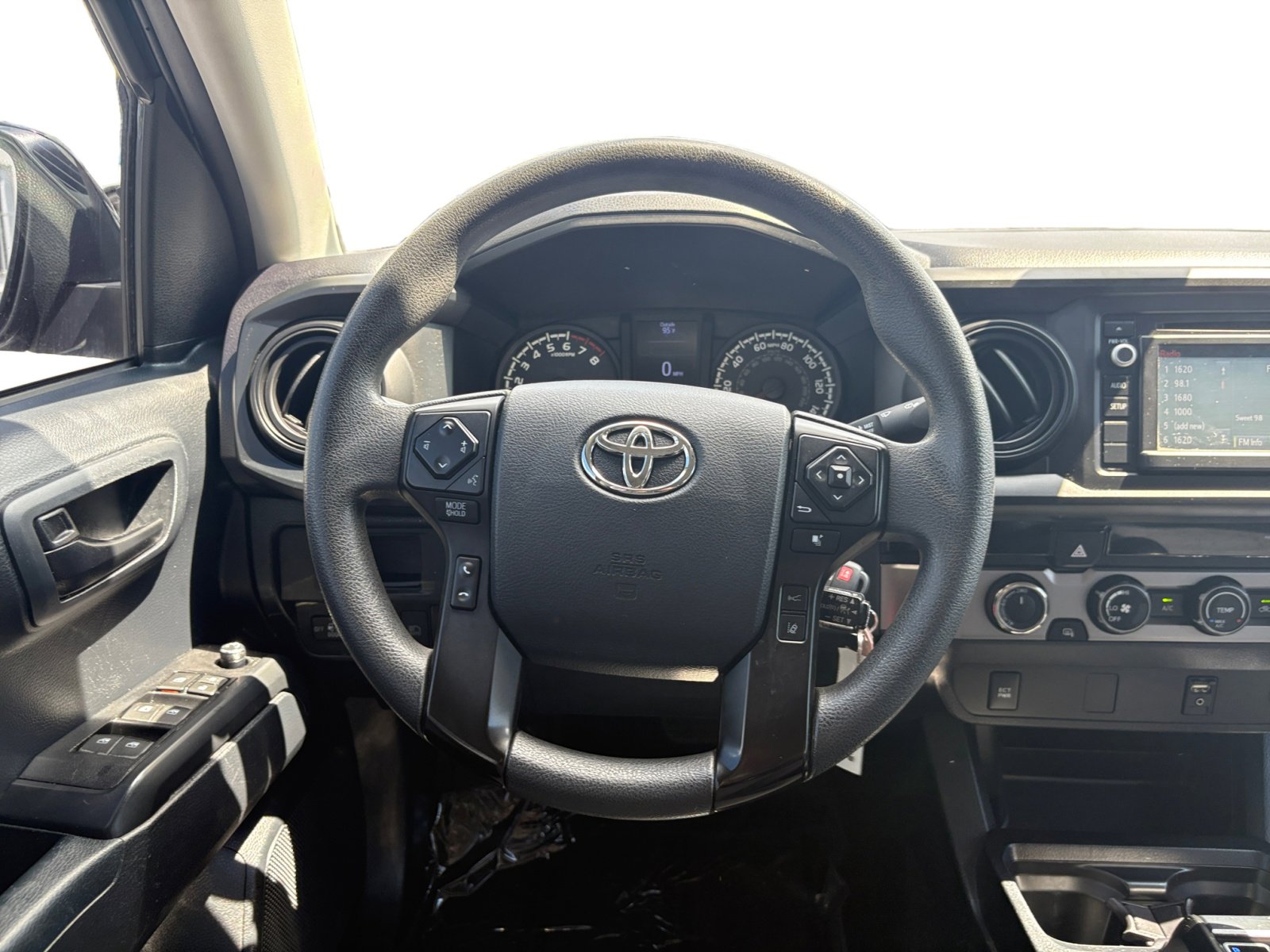 2018 Toyota Tacoma 4x4 SR photo 3