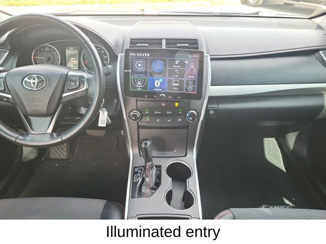 2016 Toyota Camry SE photo 11