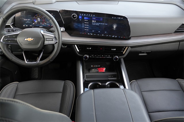 2025 Chevrolet Tahoe Premier photo 2