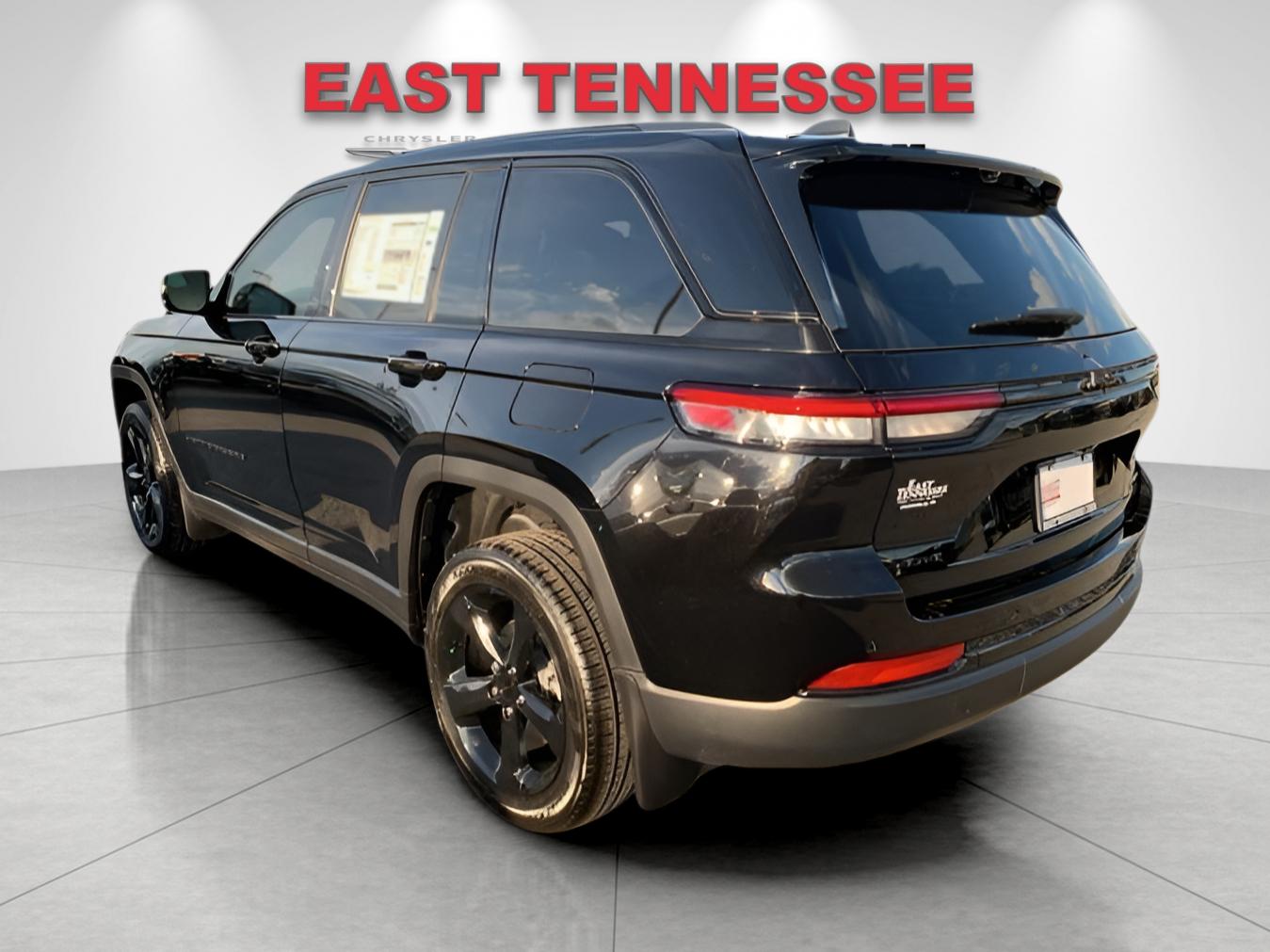 2025 Jeep Grand Cherokee Limited photo 3