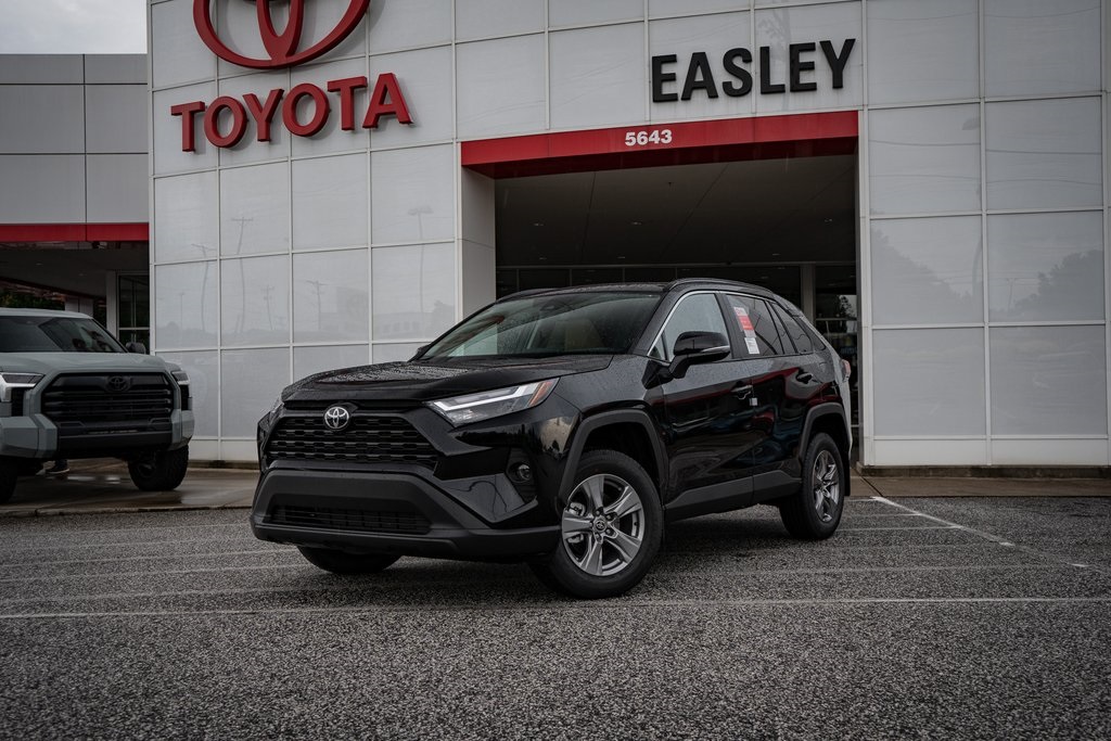 2025 Toyota RAV4 XLE's photo