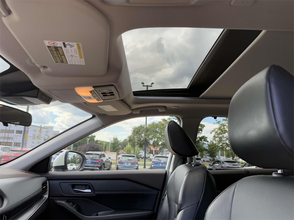 2023 Nissan Rogue SV photo 3