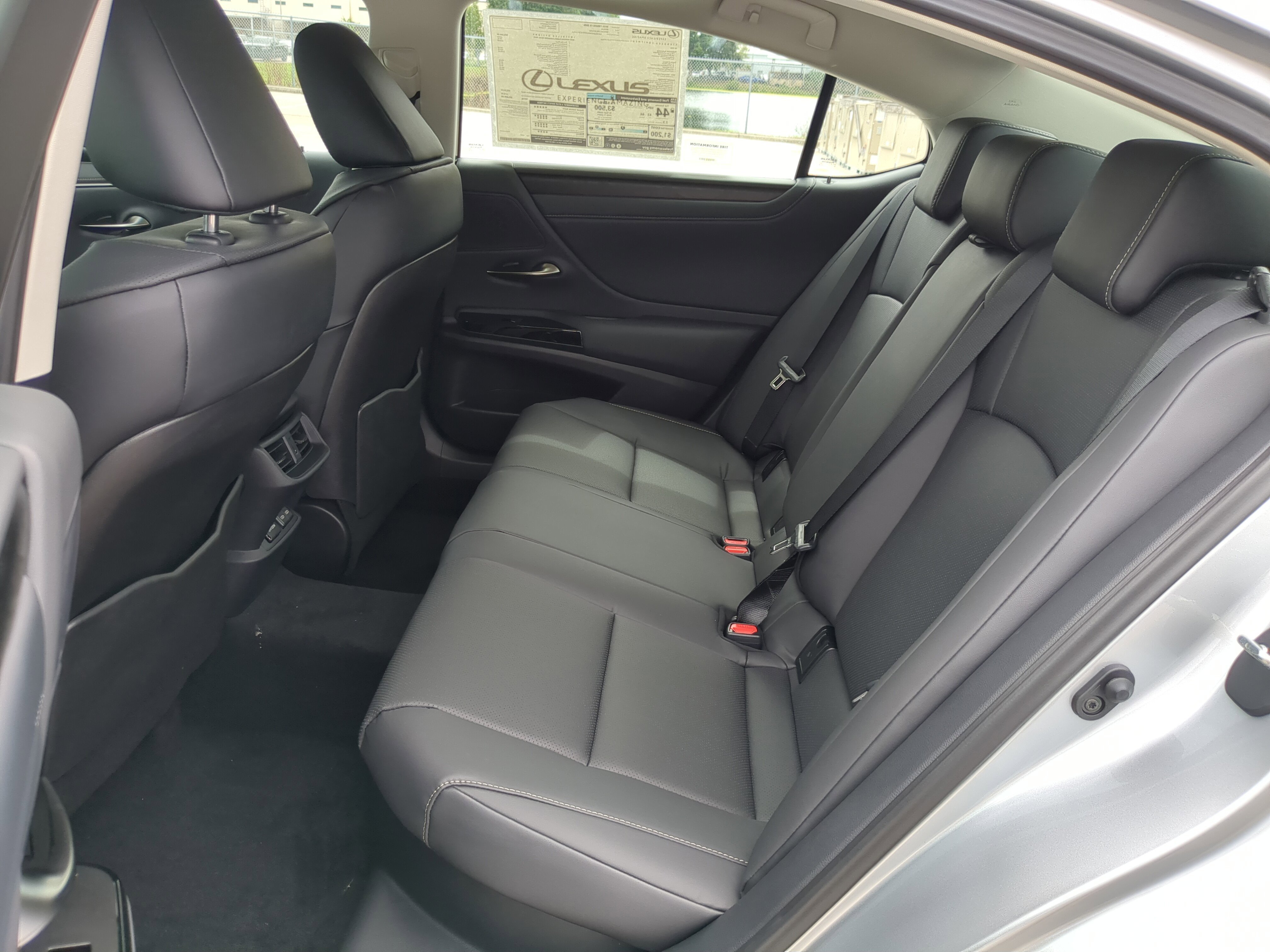 2025 Lexus ES 300h photo 13