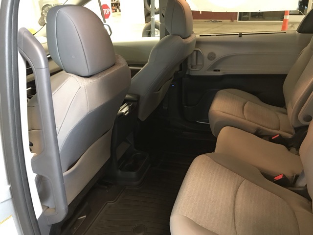 2024 Toyota Sienna LE photo 13